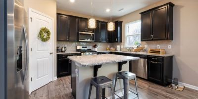 Jaki blat do kuchni wybrać, by stworzyć modne i nowoczesne wnętrze?