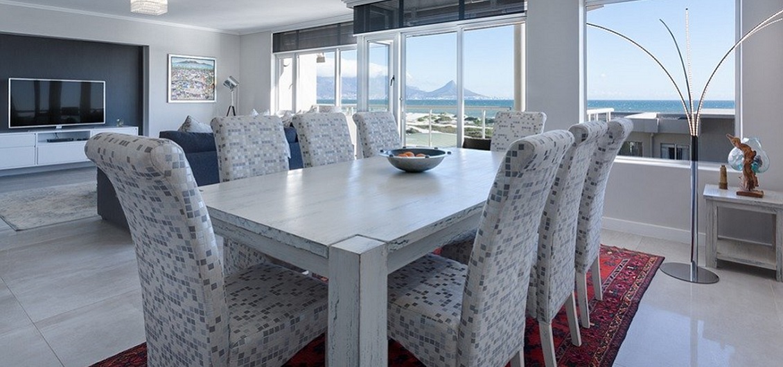 Kolorowe krzesła do jadalni — hit nadchodzącego sezonu!