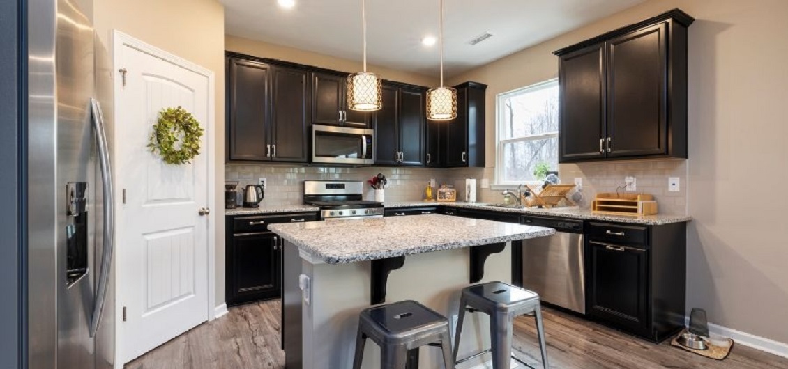 Jaki blat do kuchni wybrać, by stworzyć modne i nowoczesne wnętrze?