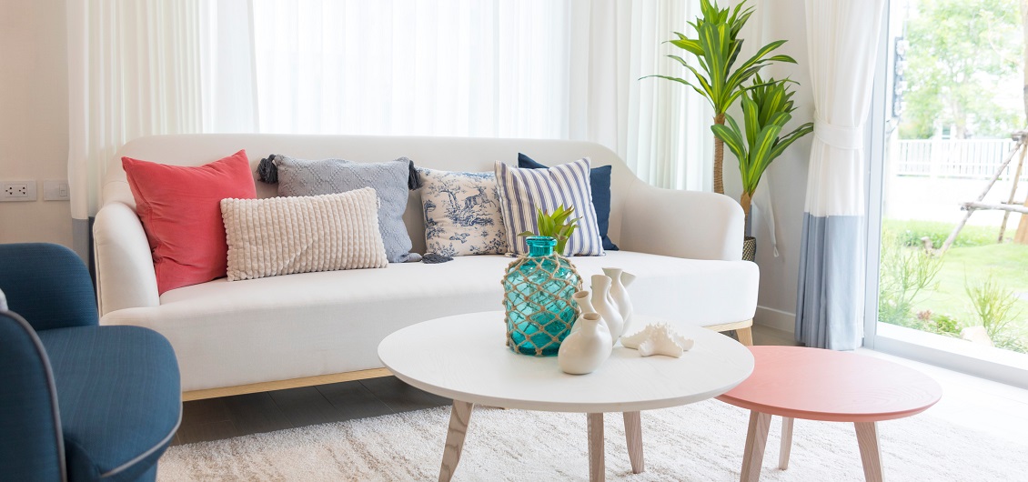 Wiosna w salonie — jak ożywić aranżację pokoju dziennego po zimie?