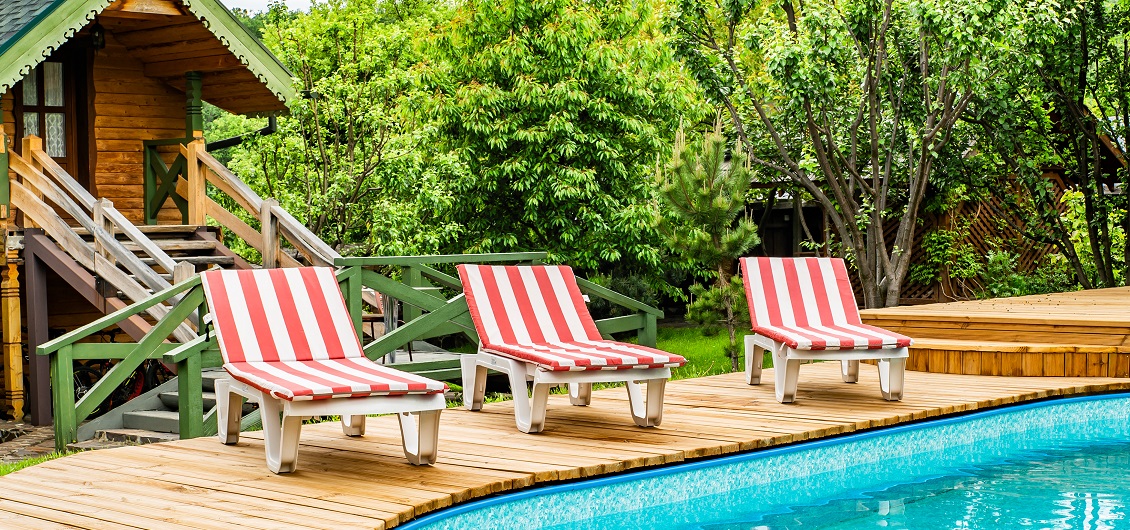 Leżak ogrodowy z regulacją – relaks w ogrodzie na nowym poziomie