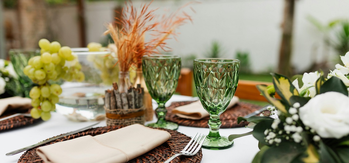 Codzienna dekoracja stołu w salonie - inspiracje