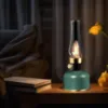 Obrazek Lampa stołowa naftowa OLIA USB IP44 green